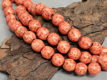 Charger l&#39;image dans la galerie, Papaya - Large Hole Aged Picasso Czech Druks - 8mm - 6&quot; Strand/20pcs
