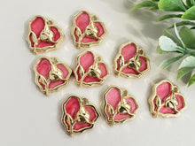 Charger l&#39;image dans la galerie, Carmine Rose Shell Inlay with Rose Heart Charms/ Pendants -  18x16mm - 3 pcs
