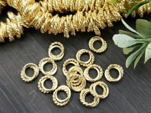 Charger l&#39;image dans la galerie, Gold Love Knots Spacers - E-Coated Brass - 8mm- 50pcs
